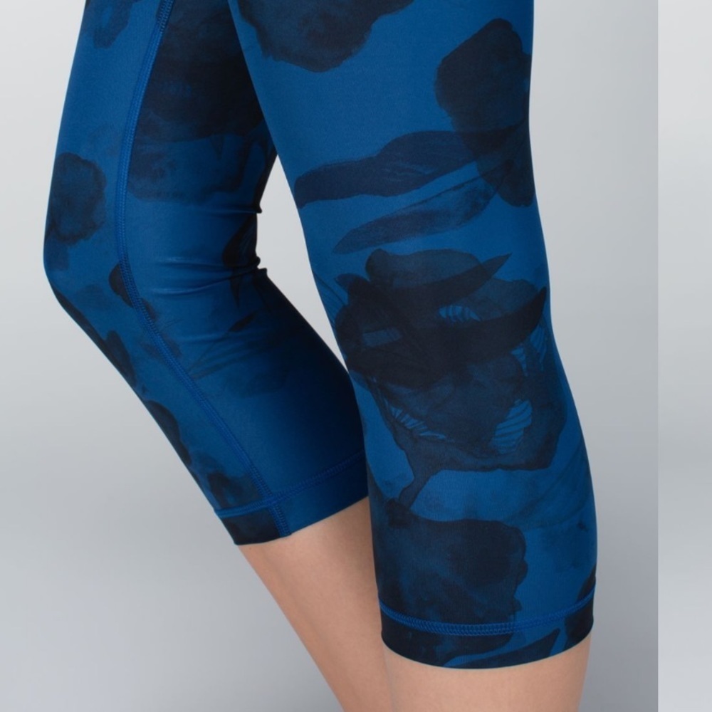 Lululemon Wunder Under Crop II  Full On Luxtreme Jumbo Inky Floral Black Inkwell - Picture 3 of 11